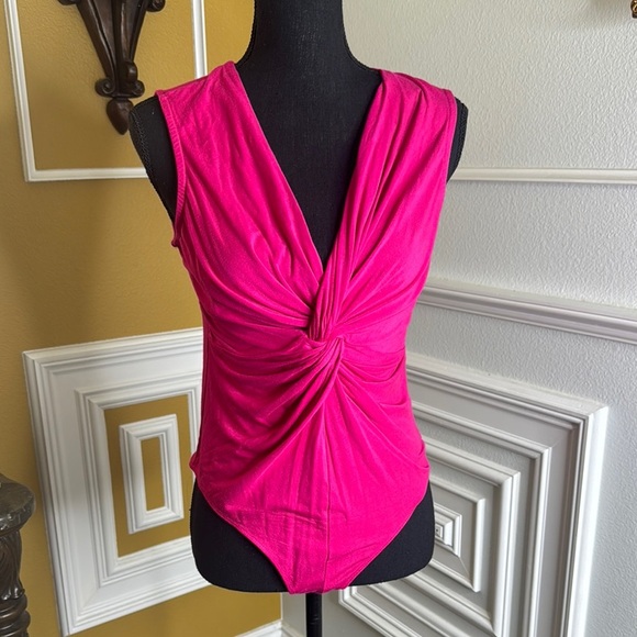 Elegant Pink Sleeveless Top - Picture 1 of 11